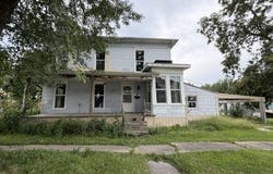 403 N Cherry St, Cameron, MO 64429