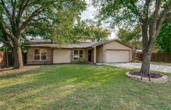 904 Dewey Scott Street, Benbrook, TX 76126