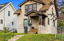 16 Sunnyside St, Duluth, MN 55808