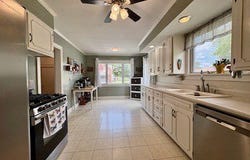 300 Plum St., Carmi, IL 62821