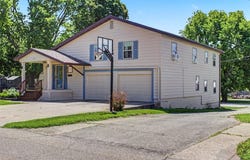 1521 Dewey Avenue, Perry, IA 50220