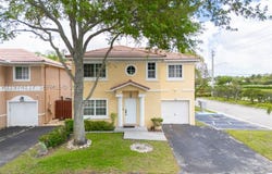 10 NW 110th Ave, Plantation, FL 33324