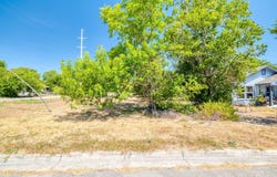 1003 Fifth St, Lockhart, TX 78644