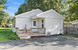710 W Pheasant Trail, McHenry, IL 60051