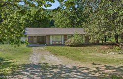 369 Back Valley Rd, Oliver Springs, TN 37840