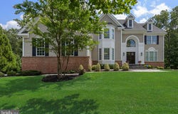 37 FOXCROFT Way, MOUNT LAUREL, NJ 08054