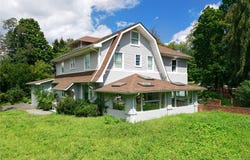 51 Bayview Avenue, Great Neck, NY 11021