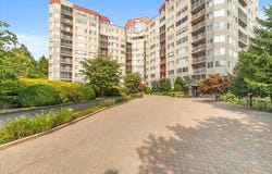 10 Stewart Place, White Plains, NY 10603
