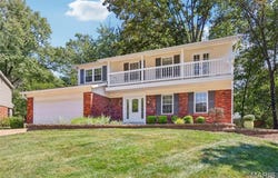 70 Breezeview Drive, Ballwin, MO 63021