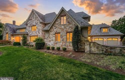 7 WHITE OAK Circle, LEMOYNE, PA 17043
