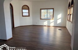 821 8th Avenue, Grinnell, IA 50112