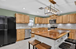 2914 W 10TH St, TheDalles, OR 97058