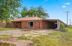 1435 Bandera Dr, Roscoe, TX 79545