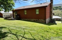 213 Hillcrest, BLUEFIELD, VA 24605