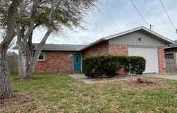 126 Dell Avenue, Portland, TX 78374