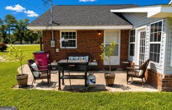 1194 Blackshear Hwy, Baxley, GA 31513