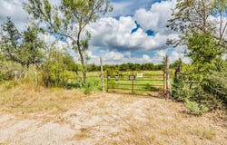 120 Hillcrest Ln, Dale, TX 78616