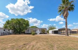141 Davie Ln, Marion, TX 78124