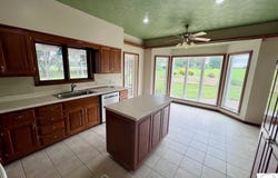 1704 S Nicklaus Drive, Clinton, MO 64735