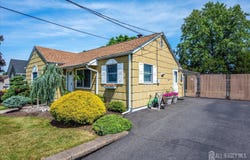 30 Walnut Street, Edison, NJ 08817