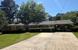 136 Chewalla Circle, Eufaula, AL 36027