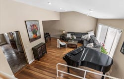 32 Middle Lane, Jericho, NY 11753