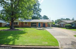 90 Chickasaw Drive, West Point, MS 39773