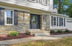 8017 LAKENHEATH, POTOMAC, MD 20854
