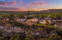 907 E 18TH St, TheDalles, OR 97058