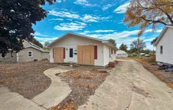 1322 15th St, Rock Valley, IA 51247