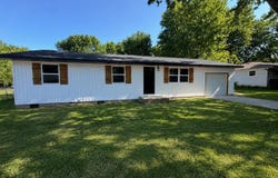 619 W Elm Street, Aurora, MO 65605