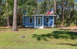 18 Suwannee Avenue, Panacea, FL 32346
