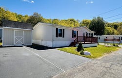93 Grochmal Ave, Springfield, MA 01150