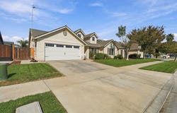 1876 W Hayward Street, Hanford, CA 93230