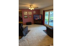 32 JAMESTOWN Circle, Riverton, IL 62561-0000