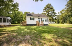 1949 Greys Point Road, Topping, VA 23169