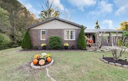 2731 E 40, Paintsville, KY 41240