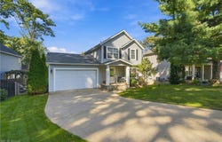3704 N Viona Drive, Akron, OH 44319