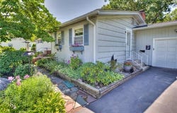 16 Superior St, Warwick, RI 02886