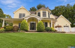 15 Chapel Place, Wayne, NJ 07470
