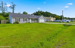 115 Daphne Drive, Hubert, NC 28539