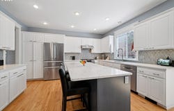 23060 BLAND Cir, WestLinn, OR 97068
