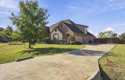 3220 Baylor Boulevard, Midlothian, TX 76065