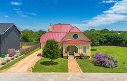 204 Prim Rose St, Blanco, TX 78606