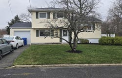 5 Stratton Place, Middletown, NJ 07748