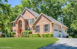 4 Scott Drive, Monroe, NJ 08831