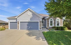 615 Johnston Parkway, Raymore, MO 64083