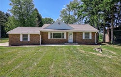 7570 Richmond Road, Oakwood Village, OH 44146