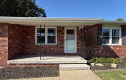 902 Hall St, Olney, IL 62450