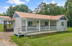 131 Burrville Rd, Sunbright, TN 37872